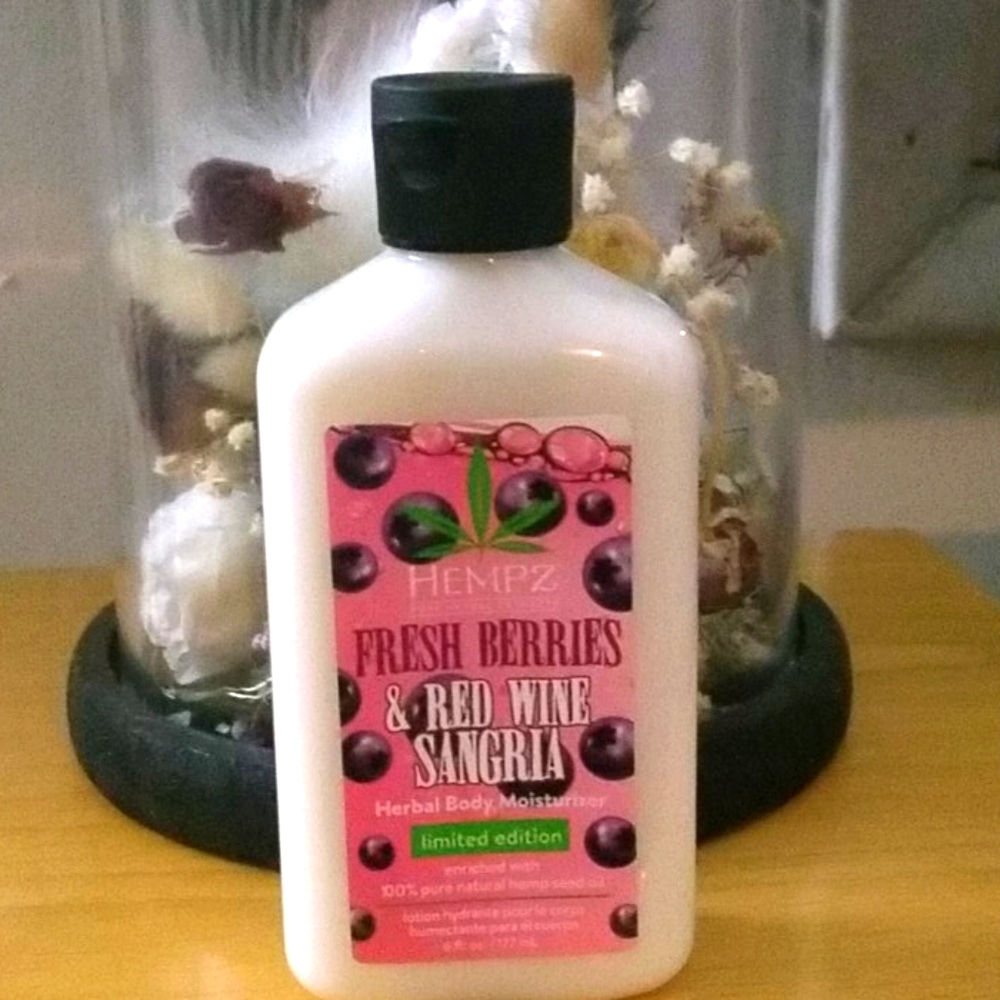 Hempz herbal body moisturiser